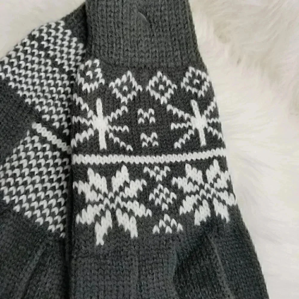 Gray gloves